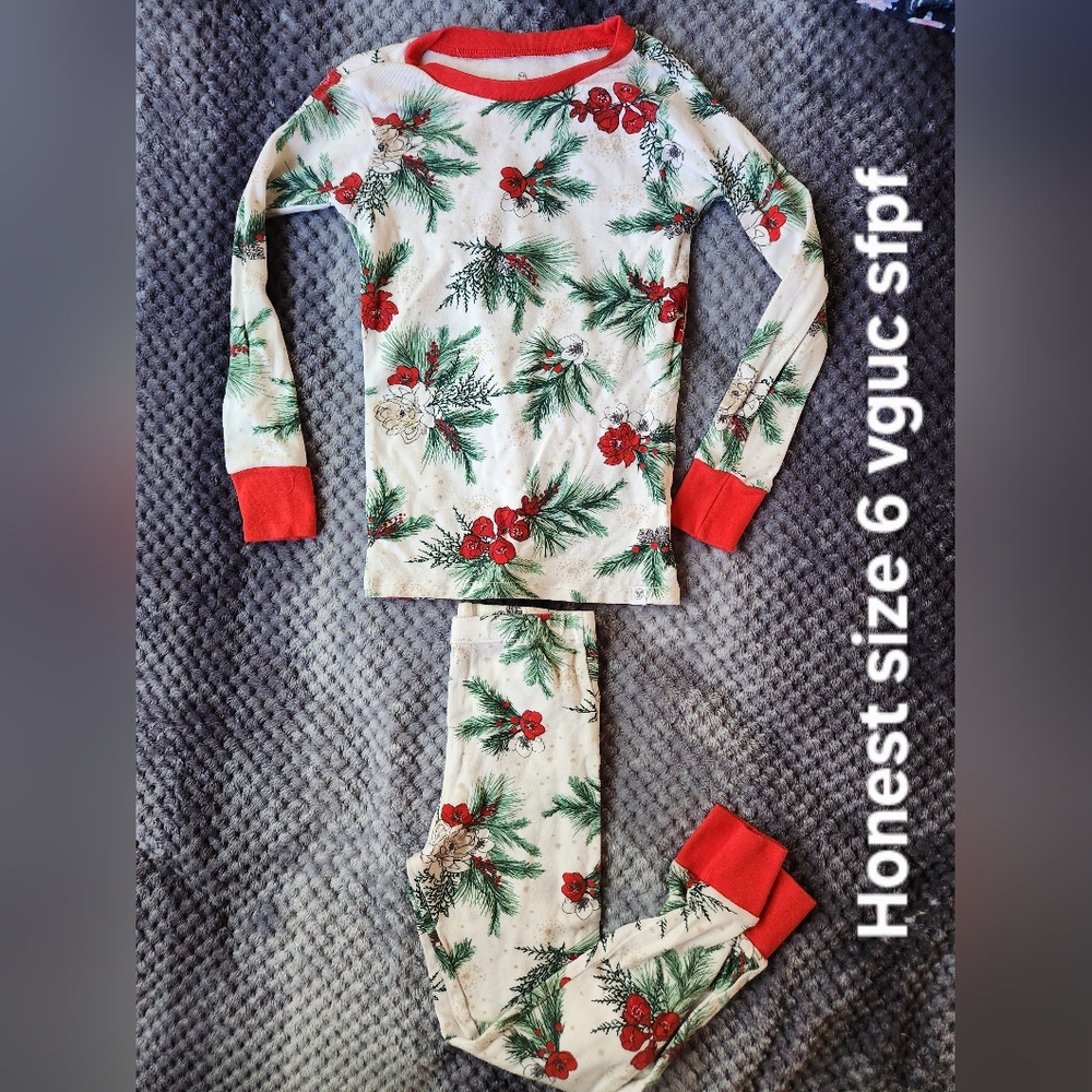 The Honest Company Kids Pajama Set with Red and Green